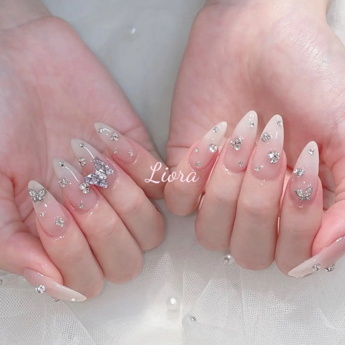 ネイル フレンチネイル ジェルネイル ガーリー グラデーション キラキラネイル yuki Lioraネイルのネイルデザイン