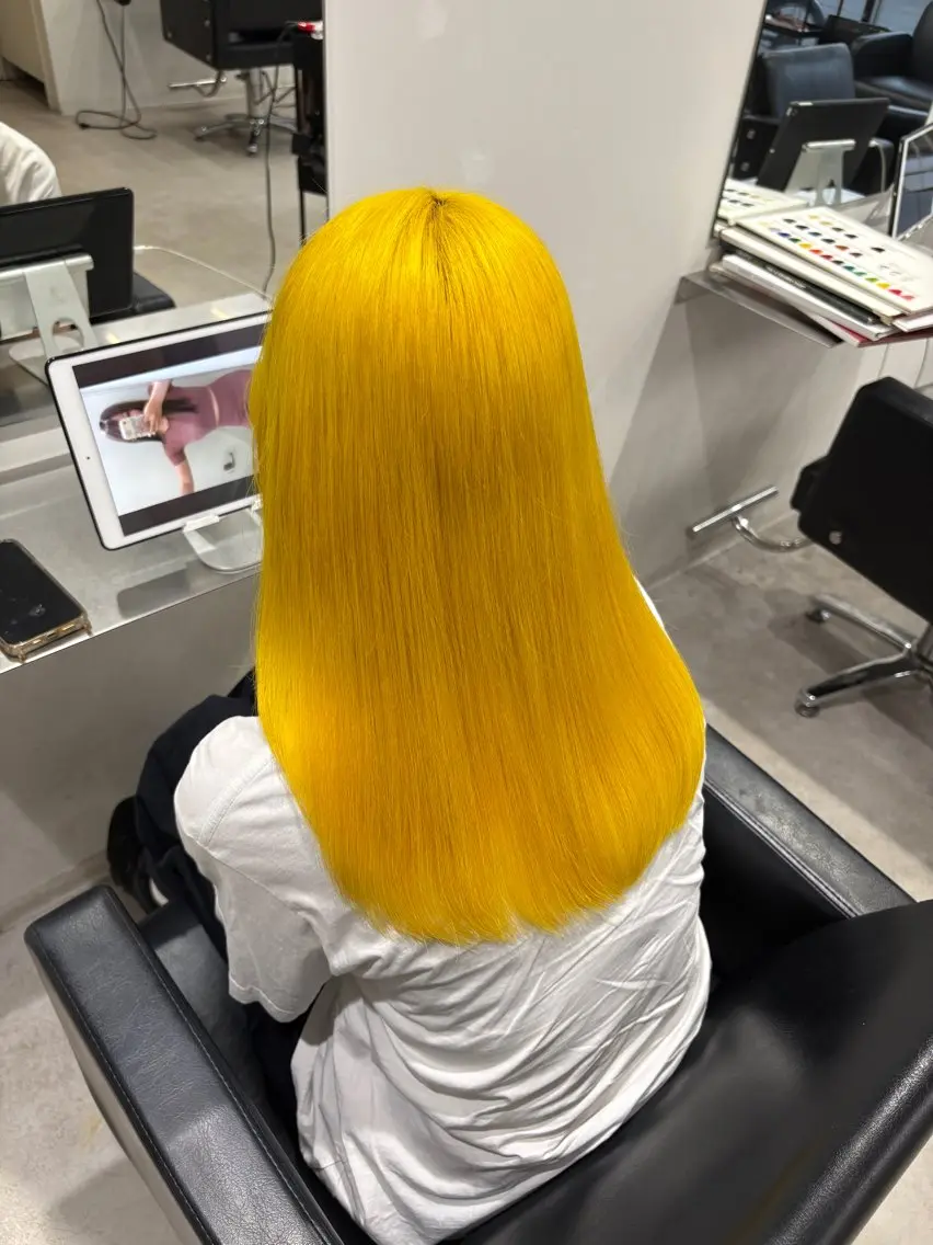ロング イエローカラー ヘアカラー トリートメント MIHO☾·̩͙⋆ Kroのヘアスタイル