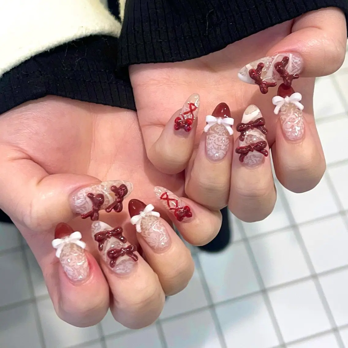 ネイル キラキラネイル レース ロングネイル リボン 冬ネイル ハンドネイル 横浜Nailist 𝜗𝜚春菜のネイルデザイン
