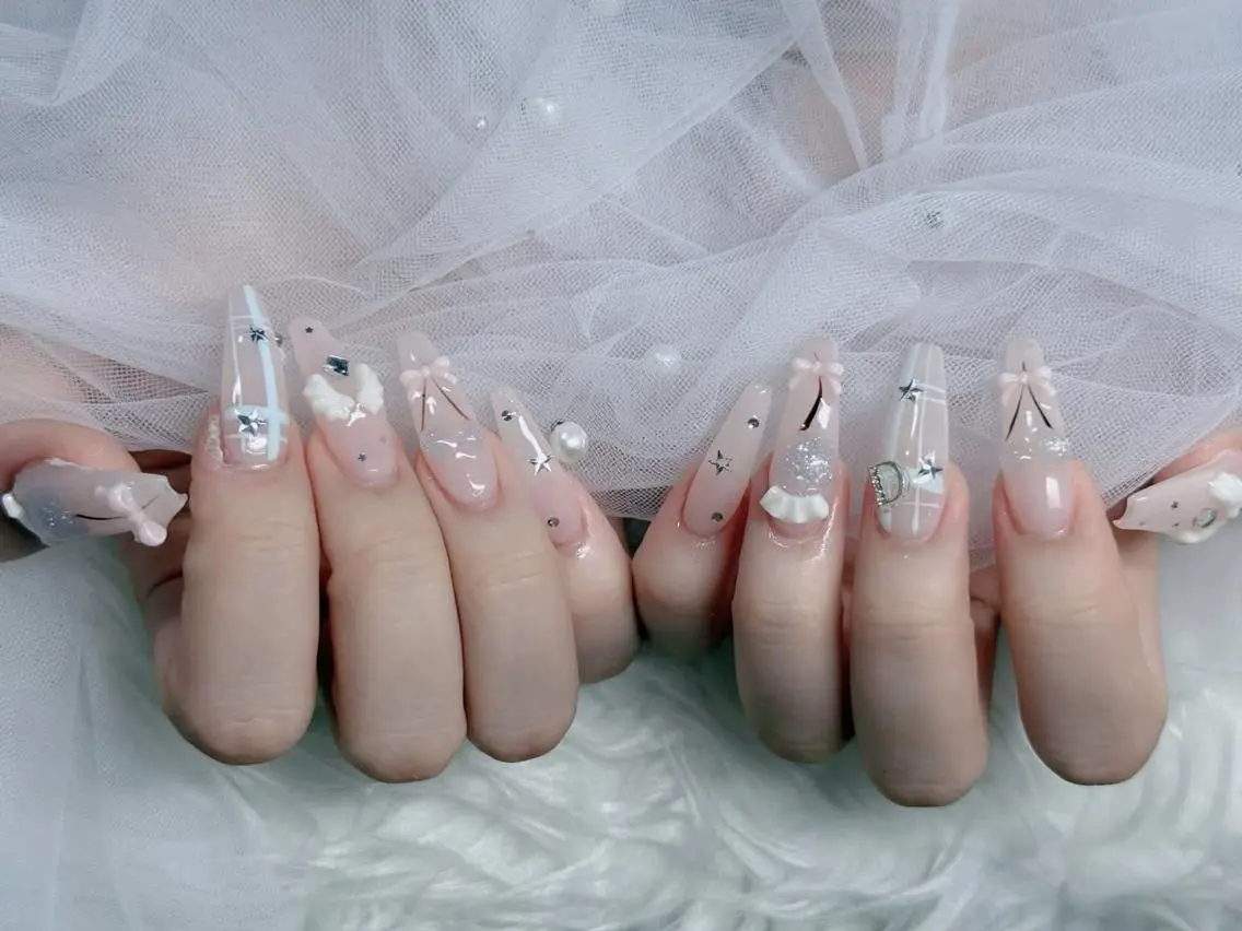 ネイル チークネイル フレンチネイル キラキラネイル 韓国ネイル マグネットネイル ハンドネイル H.baby Nail Salonのネイルデザイン