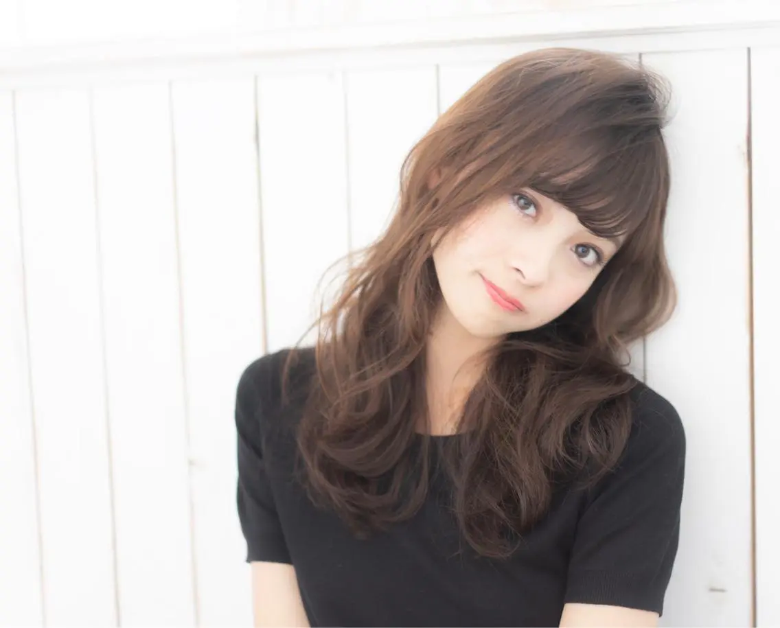 セミロング カラー 透明感カラー グレージュ ひがし　まさし JYUNESU副代表のヘアスタイル