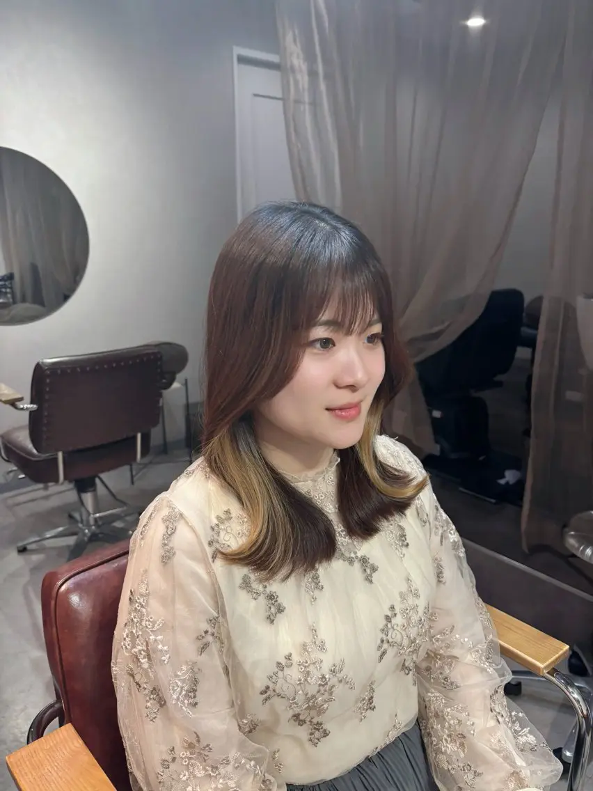 ミディアム カラー インナーカラー くびれヘア 韓国風ヘア 野口 咲愛のヘアスタイル