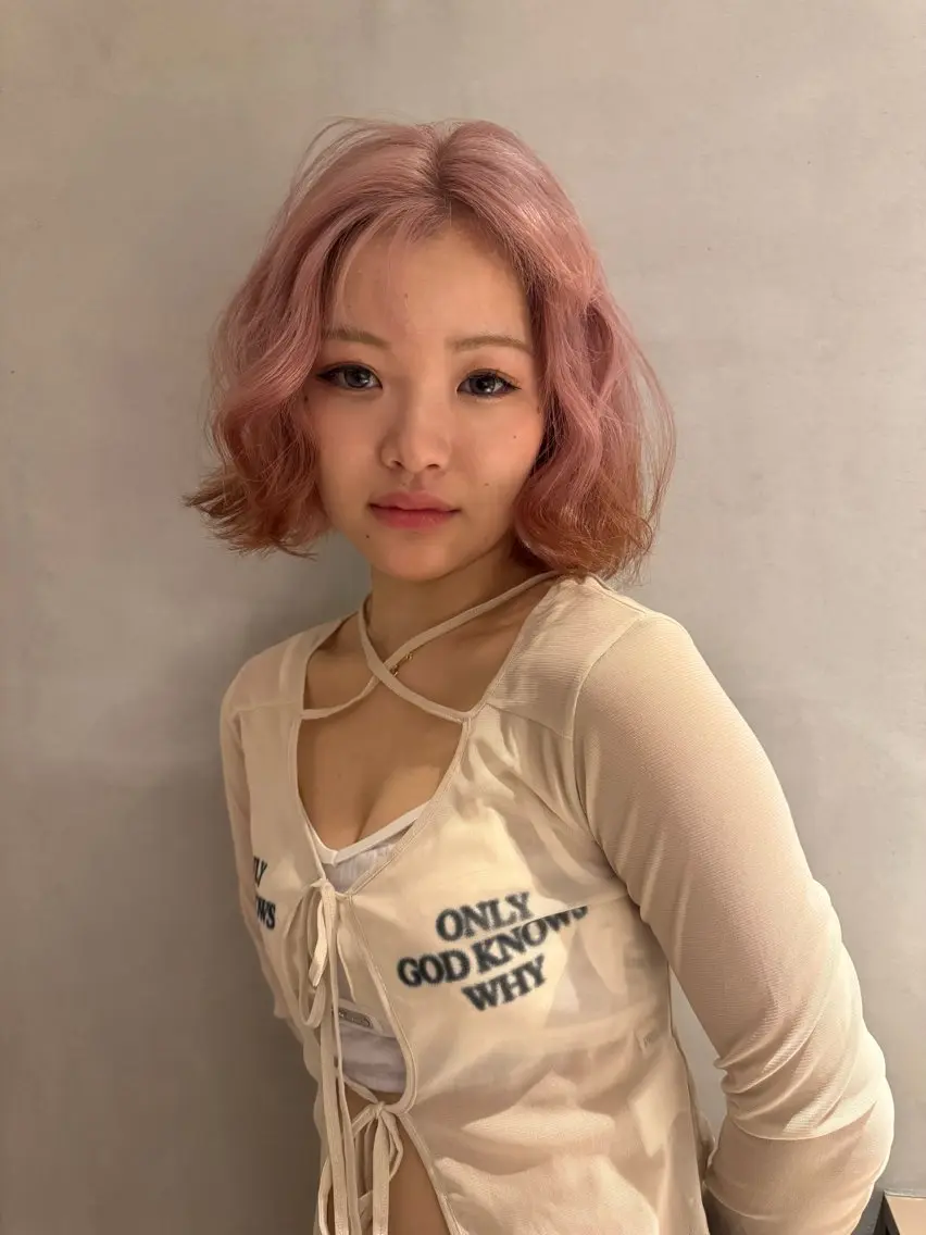 ミディアム カラー ベージュカラー ブリーチ ケアブリーチ ハイトーンカラー ピンクカラー ヘアカラー トリートメント 🩷ハイトーン透明感 レイヤー🩷ユリカのヘアスタイル