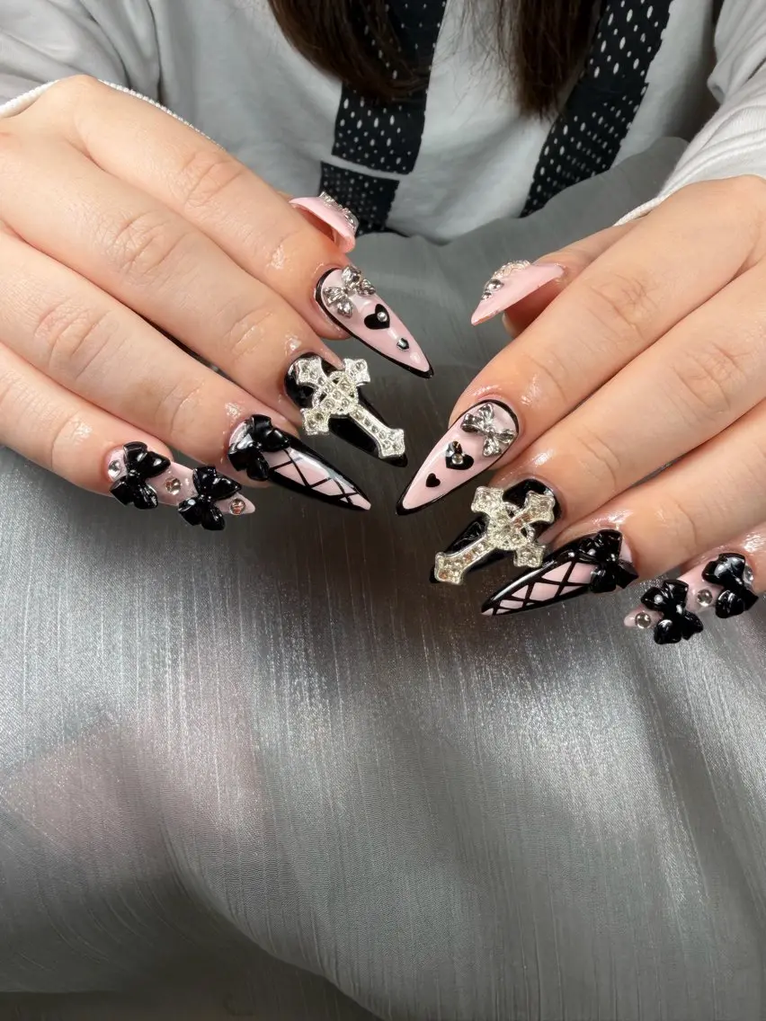 ネイル チークネイル フレンチネイル グラデーション キラキラネイル 韓国ネイル HIKARIHANA NAILのネイルデザイン