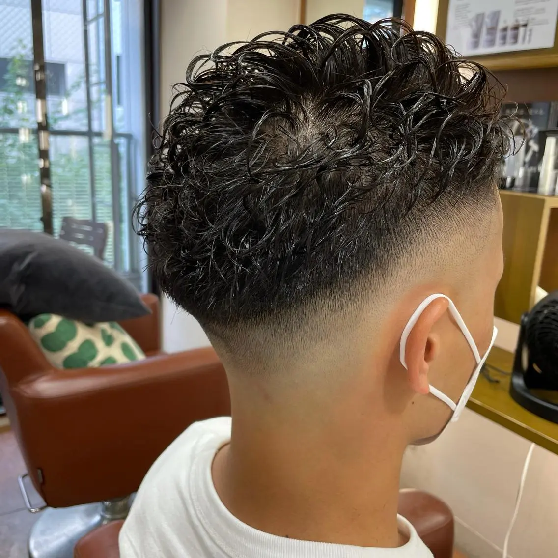 メンズ フェードカット メンズパーマ カット パーマ 平賀 誠也のヘアスタイル