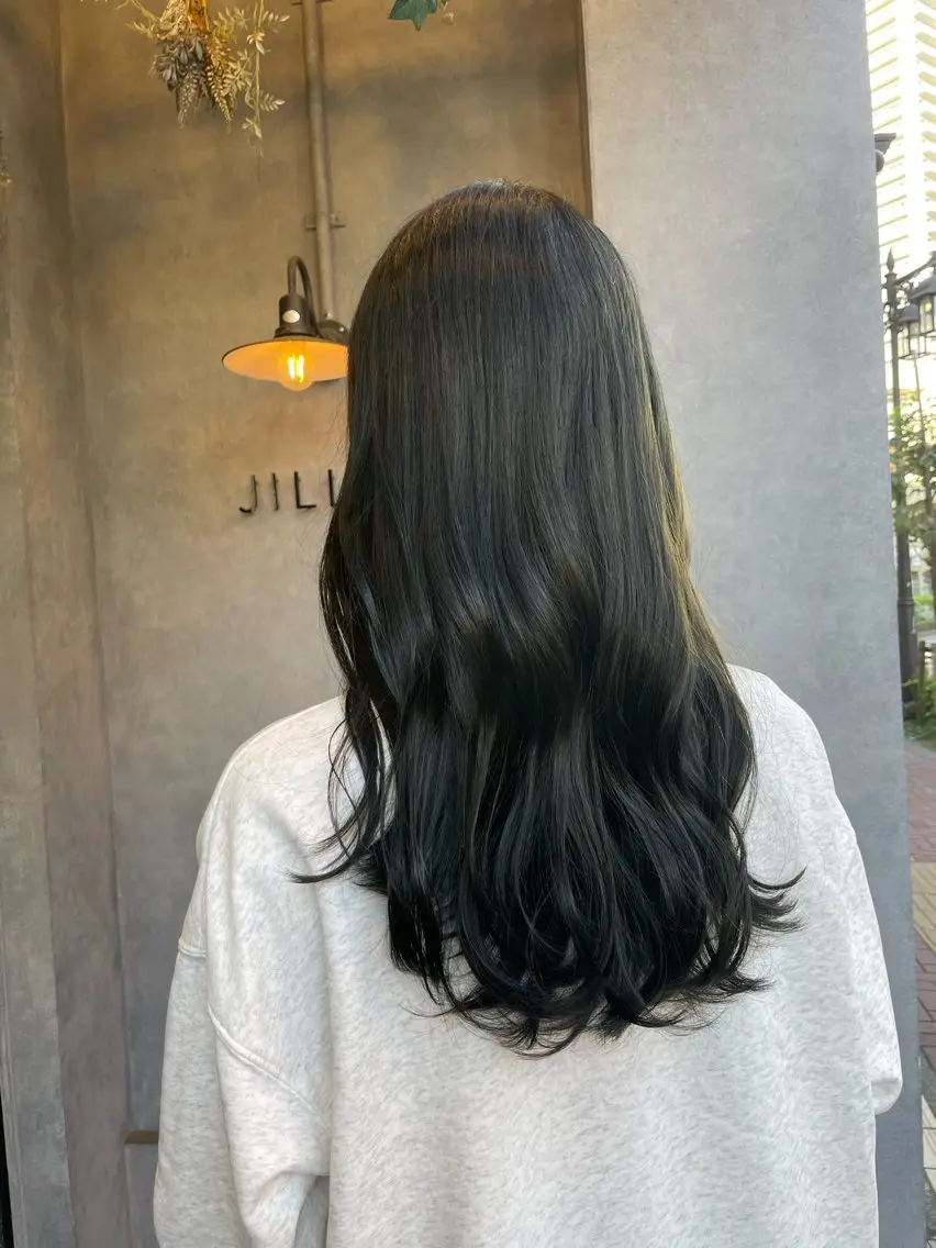 ロング カット ヘアカラー N° jillva 腰山 菜々美のヘアスタイル