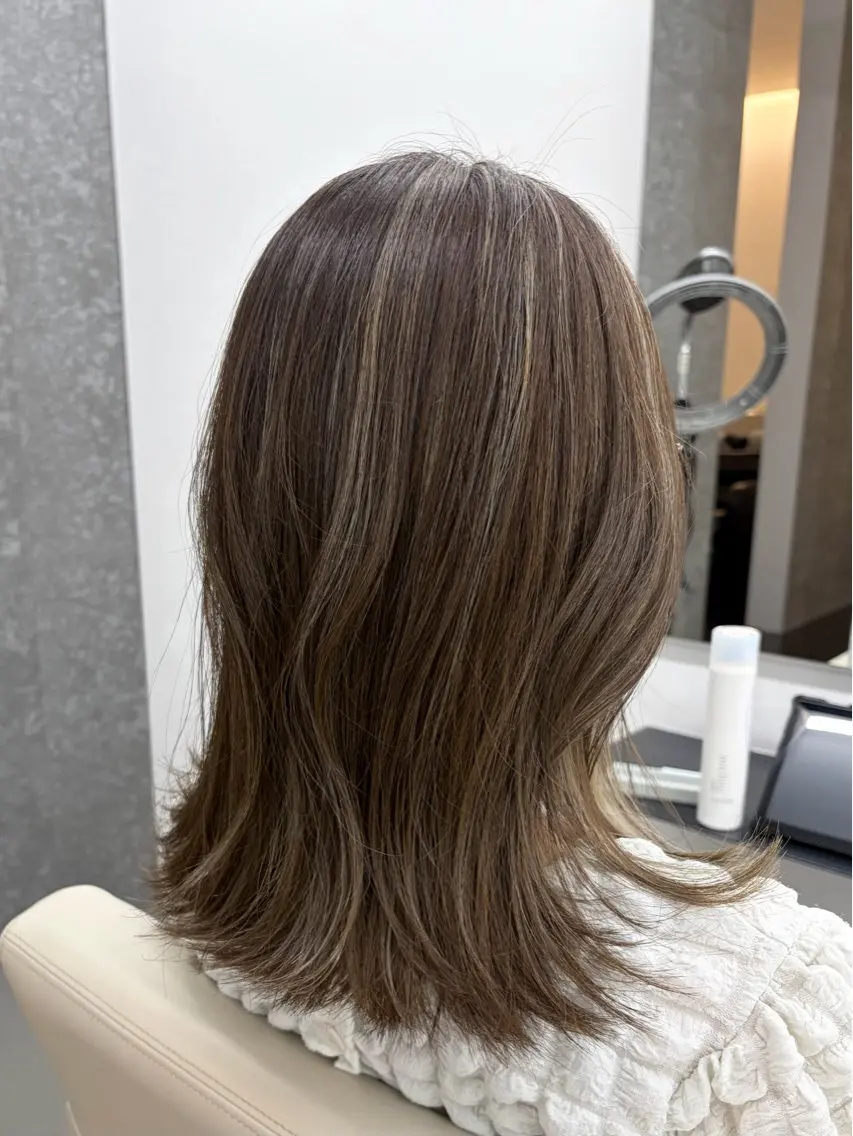 カラー ベージュカラー ハイライトカラー ヘアカラー 淺野 里音のヘアスタイル