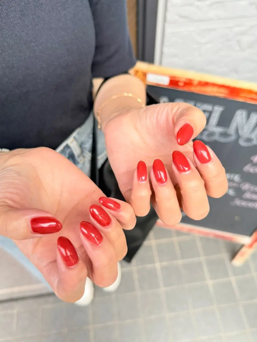 ネイル ワンカラーネイル 赤色 シンプルネイル ハンドネイル miel nailのネイルデザイン