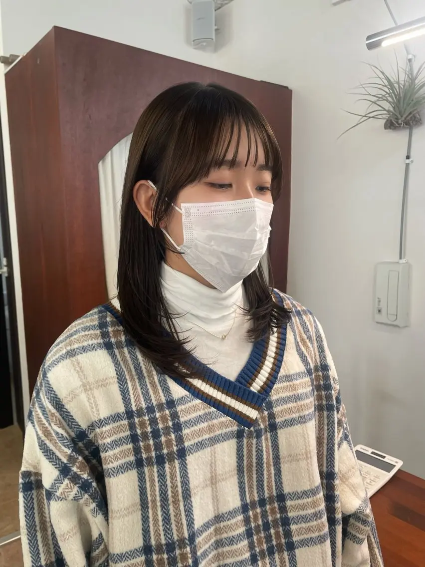 セミロング 顔まわりレイヤー 透明感カラー🩵🩵のヘアスタイル