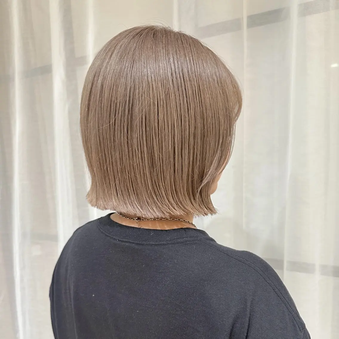 セミロング カラー ベージュカラー ブリーチ ラテベージュ カット ヘアカラー トリートメント 平野恵/透明感カラー ブリーチ/ボブのヘアスタイル