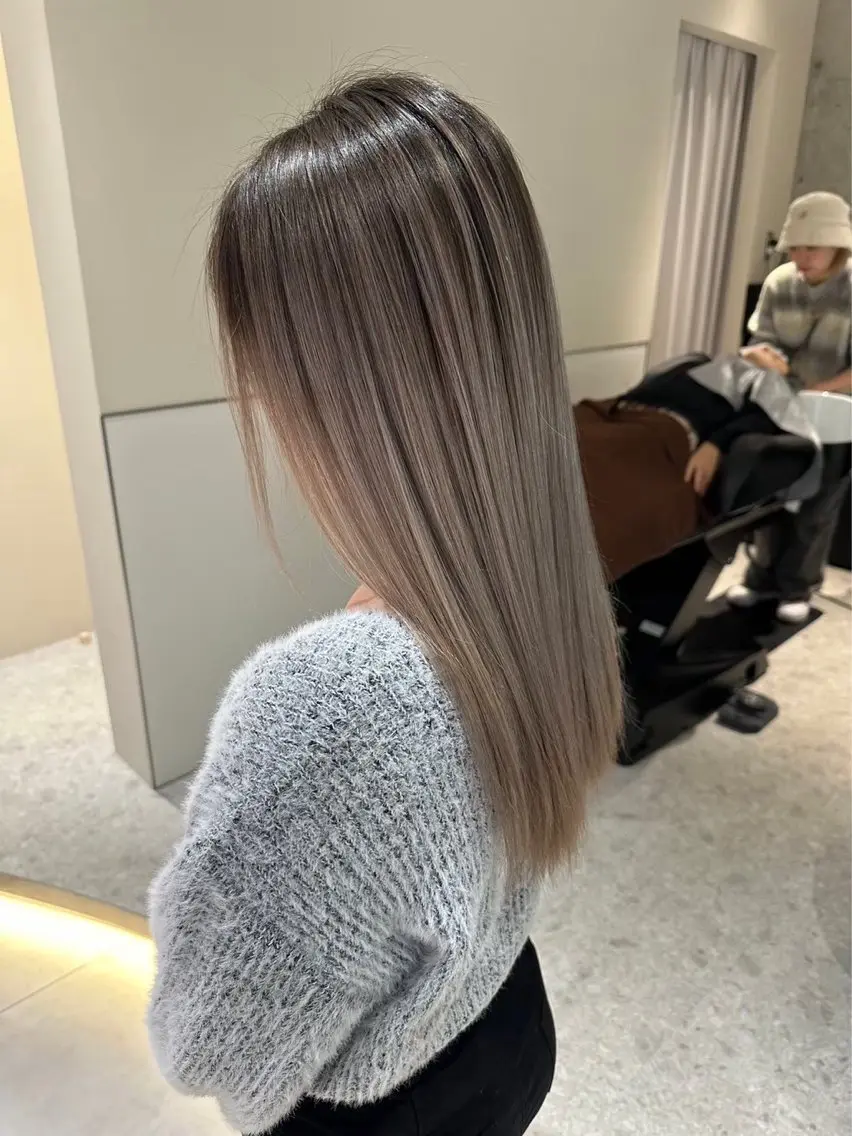 ロング カラー ヘアカラー tomoya 透明感の美髪カラーのヘアスタイル