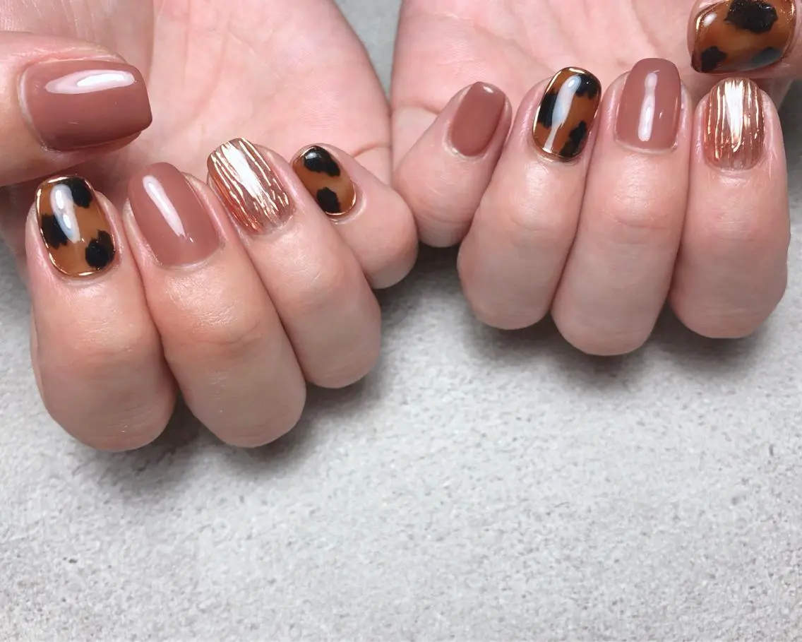 ネイル べっ甲ネイル ニュアンスネイル ハンドネイル saki_ nail heronのネイルデザイン