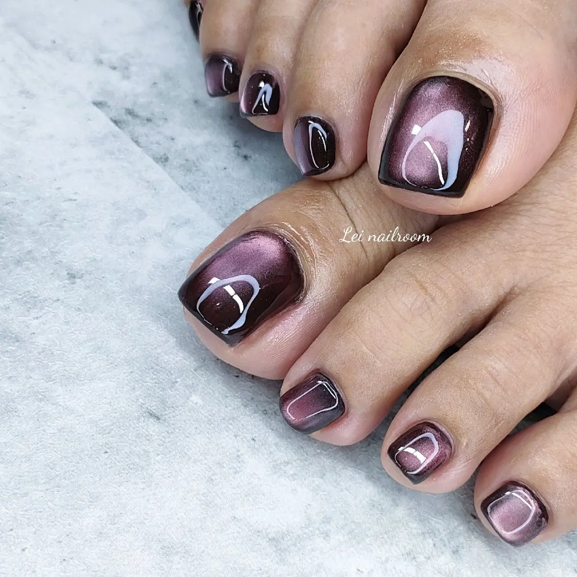 ネイル ボルドー フットネイル lei🌼 nailroomのネイルデザイン