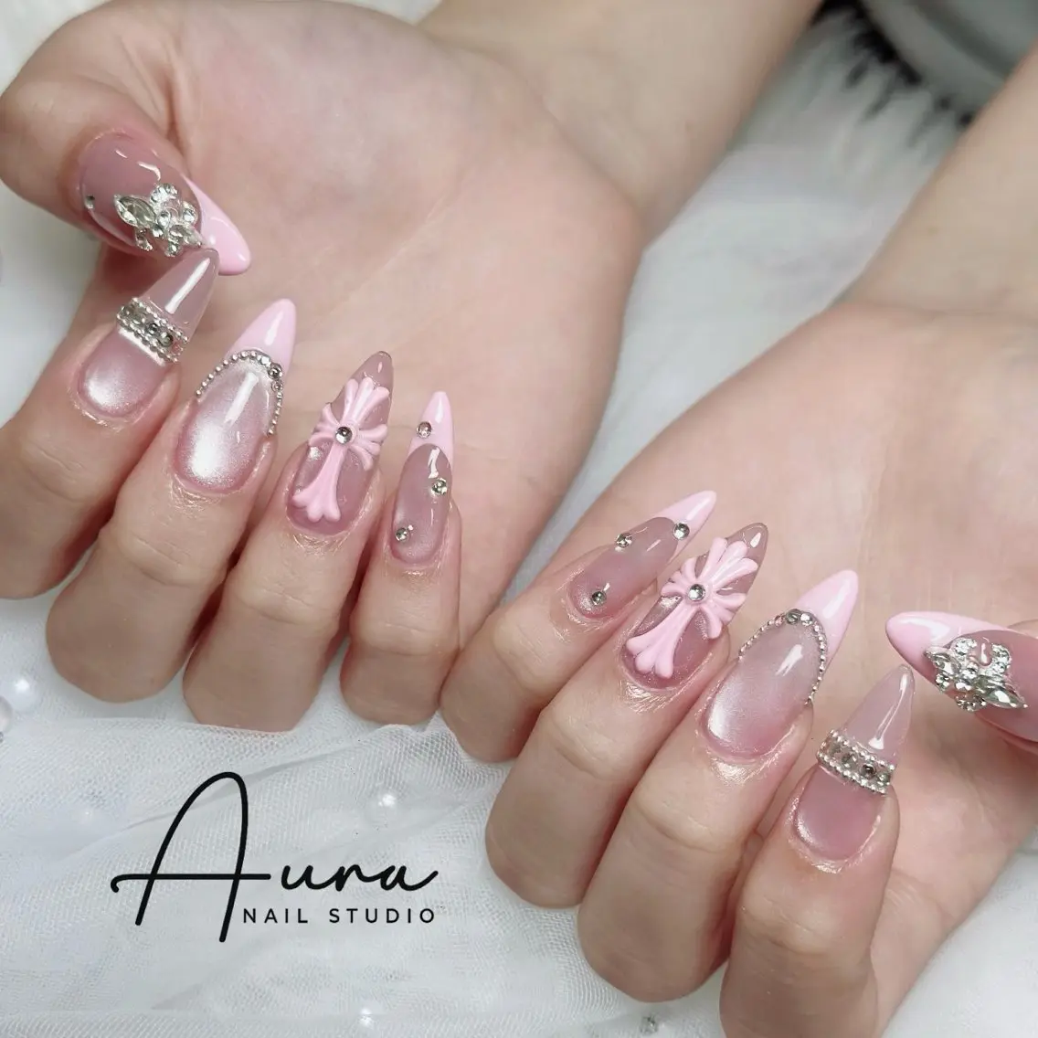 ネイル ガーリー マグネットネイル ピンク ぷっくりネイル リボン ハンドネイル Aura Nail Studioのネイルデザイン