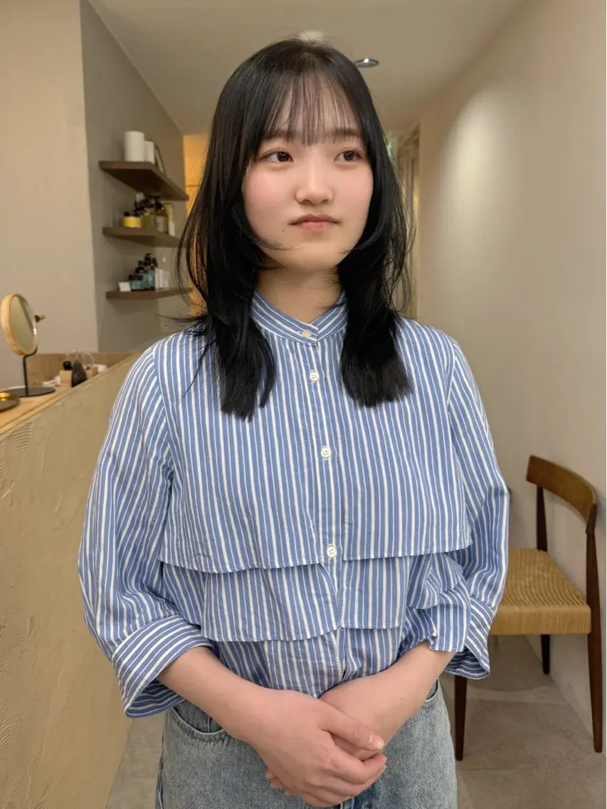 ミディアム カラー 黒髪 ネイビーカラー レイヤーカット カット ヘアカラー トリートメント 【韓国レイヤー特化 ハッシュカット】のヘアスタイル