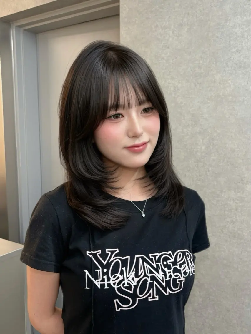 セミロング くびれヘア 卒業式のヘアスタイル 学生 韓国風ヘア レイヤーカット カット ヘアカラー トリートメント SeiRa☪️ 艶髪 / 透明感のヘアスタイル
