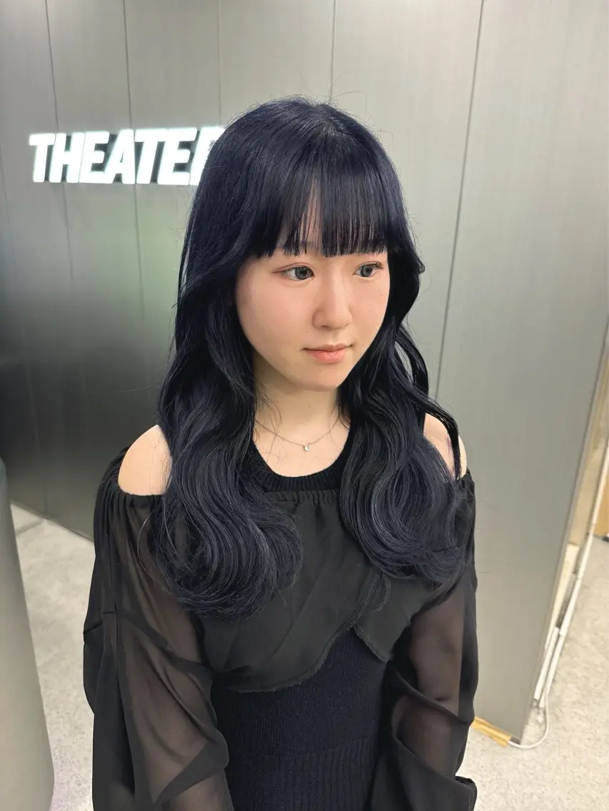 ロング カラー 暗髪🩶ラベンダー/ ブルー/ユウナ🤍のヘアスタイル