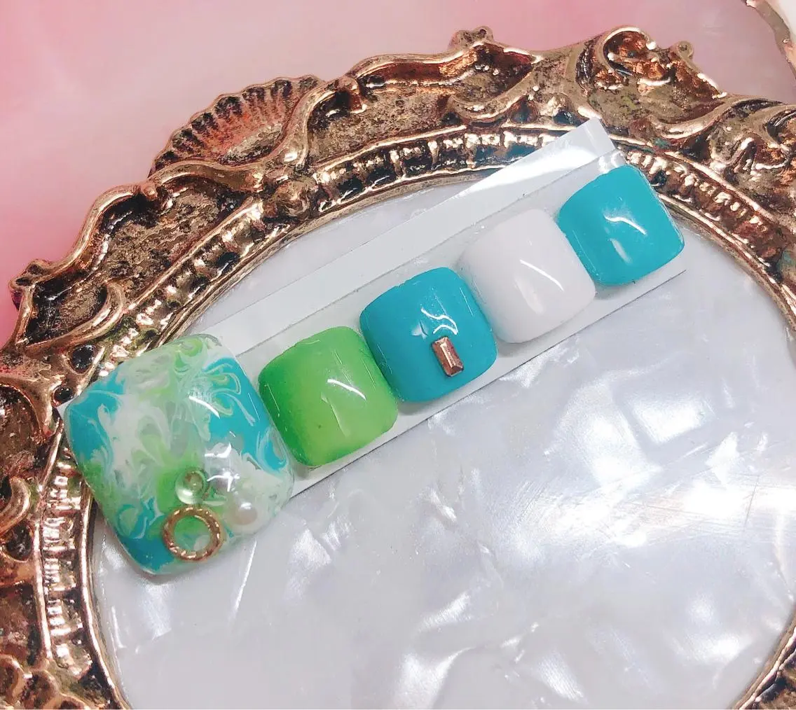 ネイル フットネイル フットネイル CROWN プライベートサロンのネイルデザイン