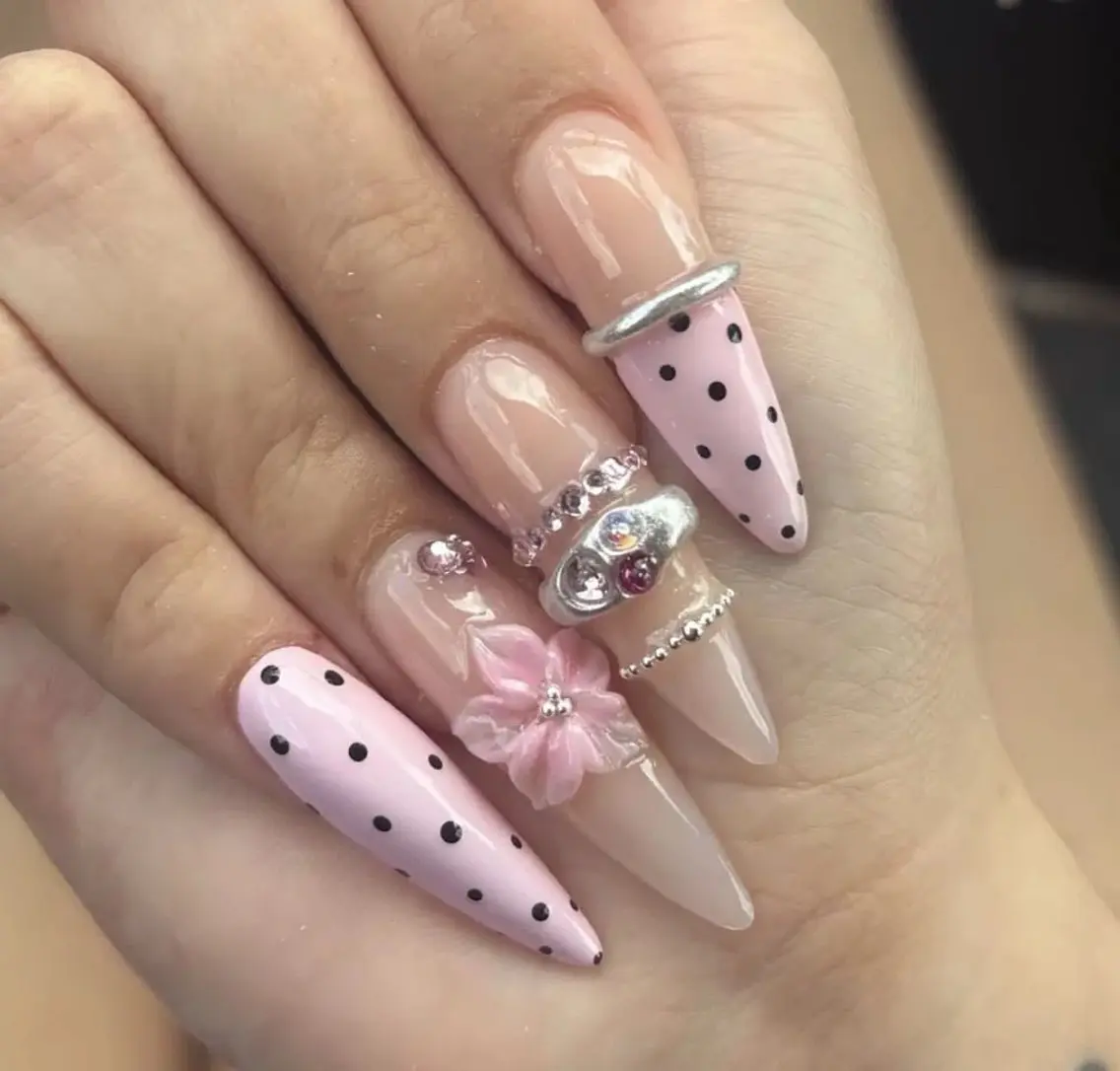 ネイル 長さ出し キラキラネイル 韓国ネイル ロングネイル ワンホンネイル ハンドネイル Josie nail salonのネイルデザイン
