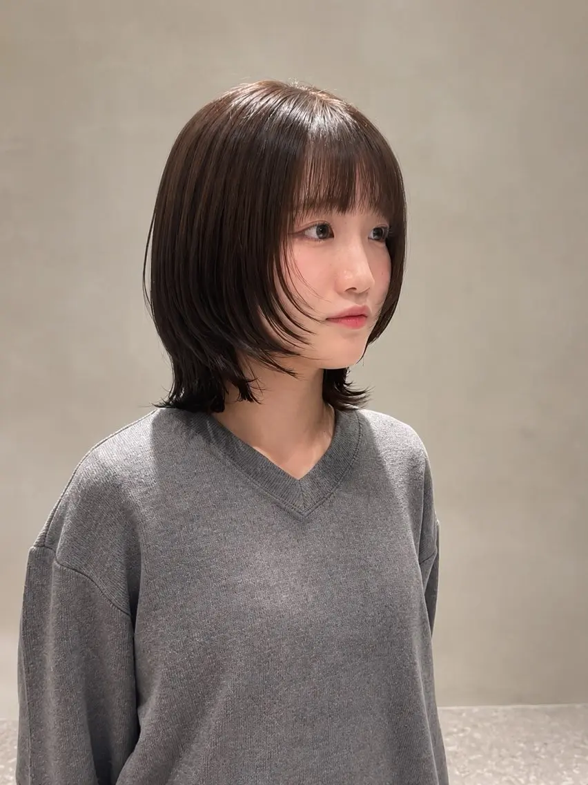 ミディアム カット ヘアカラー トリートメント 神戸レイヤーカット 顔周り／骨格診断のヘアスタイル