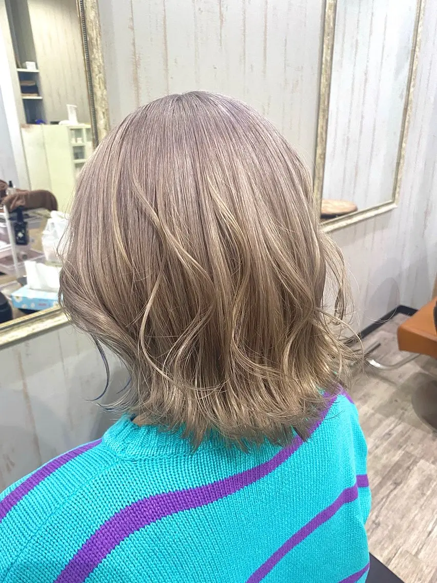 ミディアム カラー ベージュカラー ミルクティーベージュ 桑原 由理のヘアスタイル