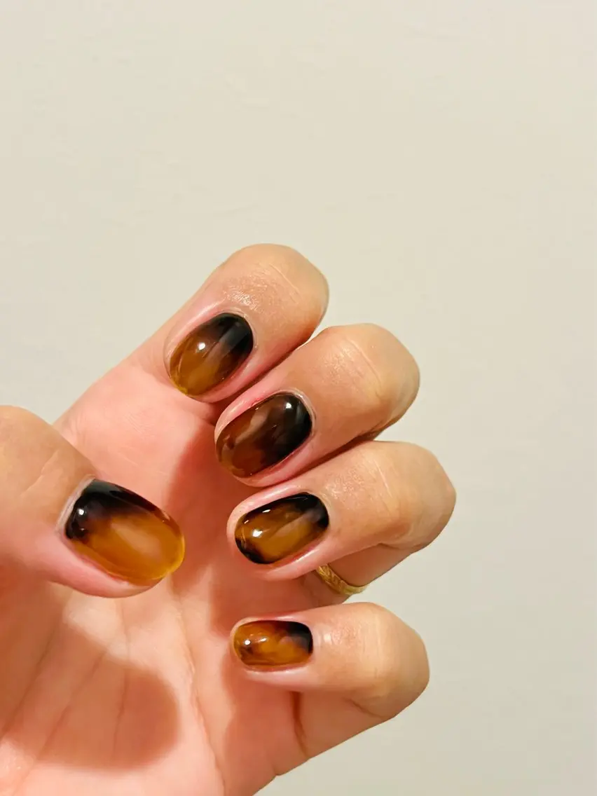 ネイル べっ甲ネイル グラデーション ニュアンスネイル ハンドネイル Hum nail roomのネイルデザイン