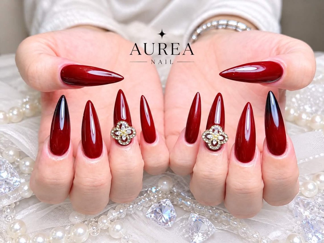 ネイル アートネイル ボルドー 長さ出し ハロウィン キラキラネイル ハンドネイル ハンドケア Mina Aurea Nailのネイルデザイン
