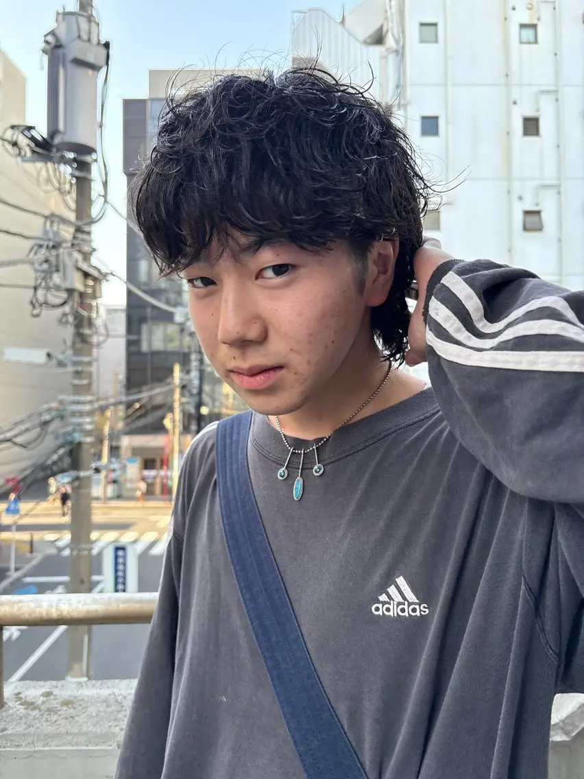 【メンズカット＋パーマ】“なんか雰囲気いい”をつくるメンズパーマ。当日大歓迎の写真