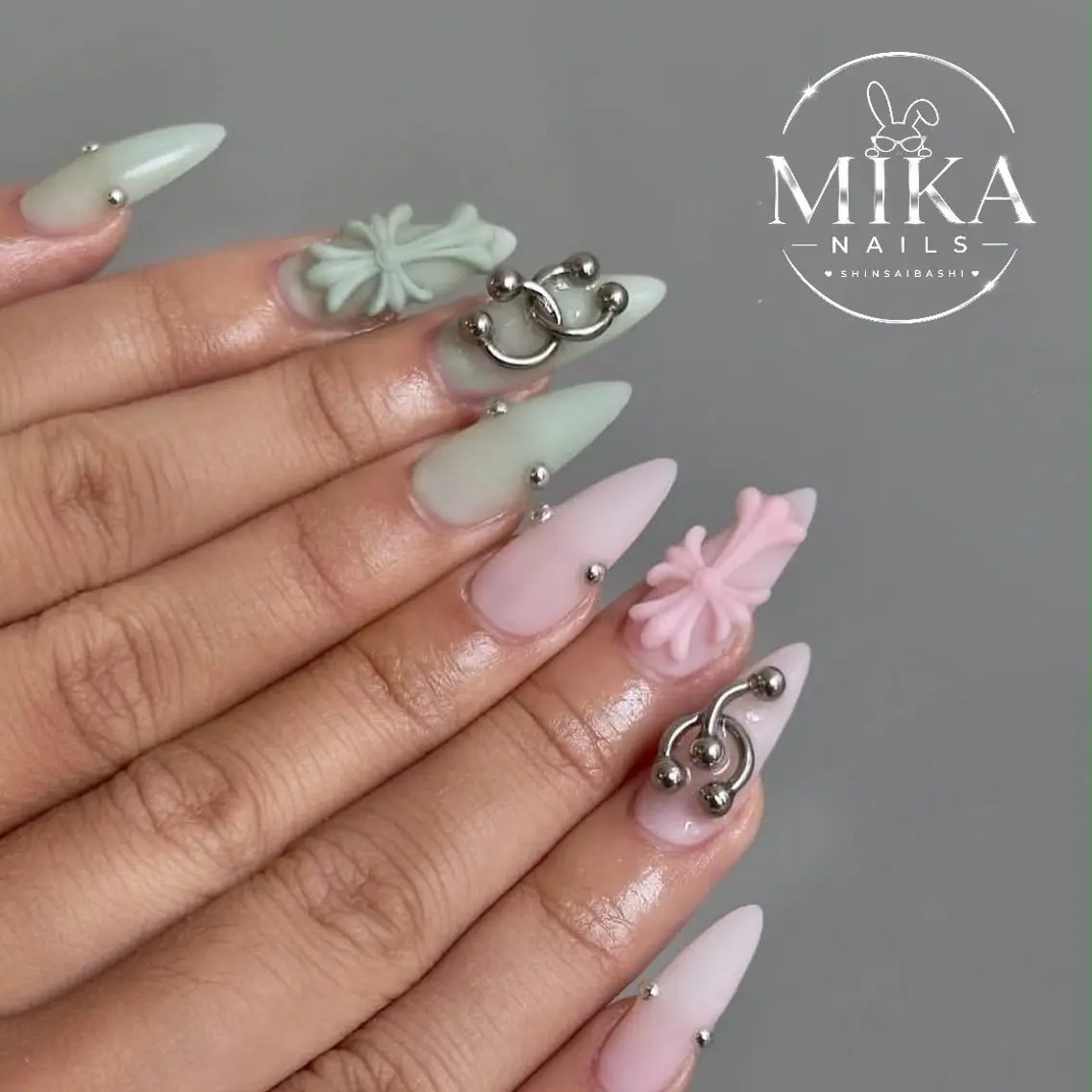 ネイル ガーリー キラキラネイル 韓国ネイル ロングネイル シンプルネイル ハンドネイル Genie Mika Nailsのネイルデザイン
