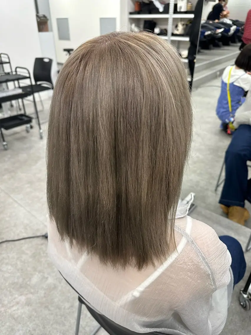 セミロング カラー 🎀 yuuka🎀のヘアスタイル