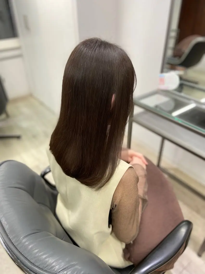カラー ブラウンカラー ショコラグレージュ グレージュ 山下 穂嘉のヘアスタイル