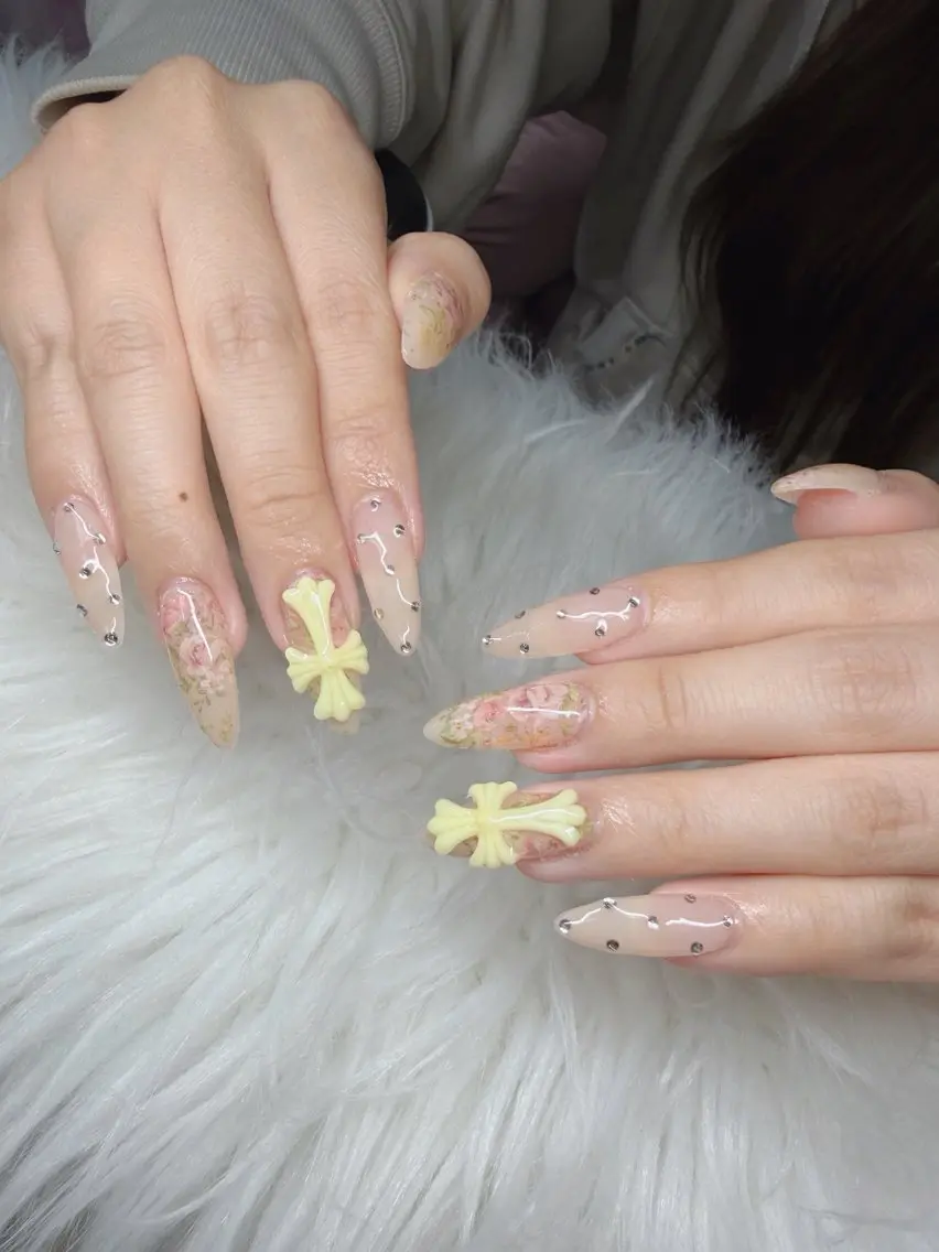 ネイル 長さ出し グラデーション 卒業式 キラキラネイル マグネットネイル Lee Nailsのネイルデザイン