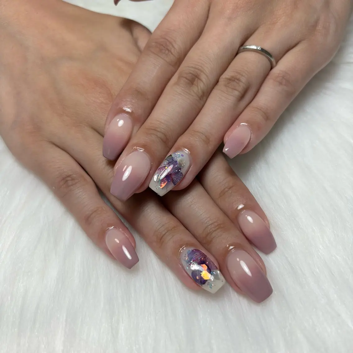 🍀🌷シンプルデザインコース🪷💐シンプルデザイン♡パーツ2本 or 根本ストーン10粒♡無料ジェルオフ無料の写真