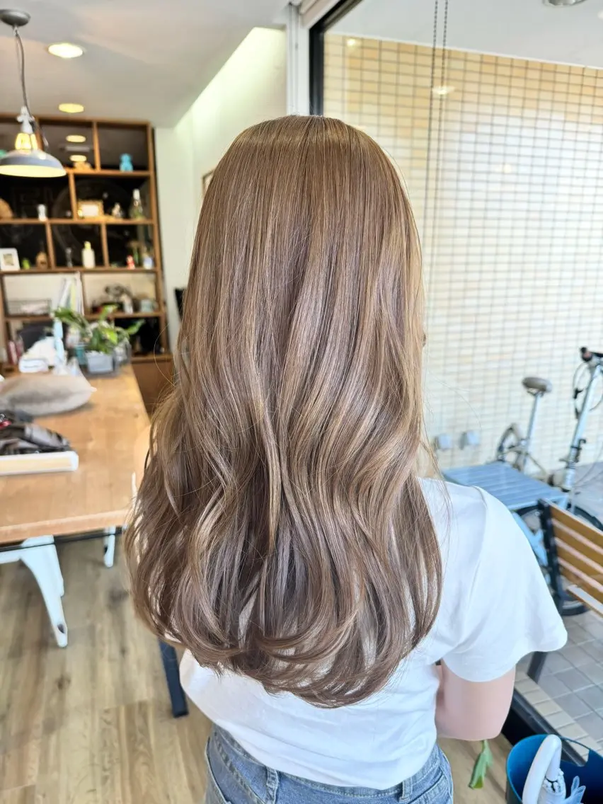 ロング カラー ヘアカラー トリートメント ツキダテ ユイのヘアスタイル