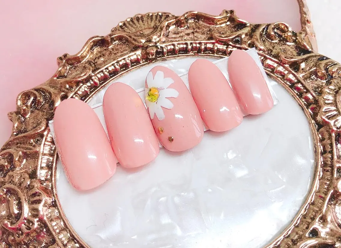 ネイル シンプルネイル CROWN プライベートサロンのネイルデザイン