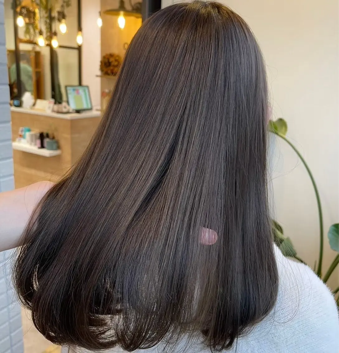 カラー 透明感カラー オリーブカラー ヘアカラー トリートメント 艶カラー✨️縮毛矯正 ×耳ツボ💠mamiのヘアスタイル