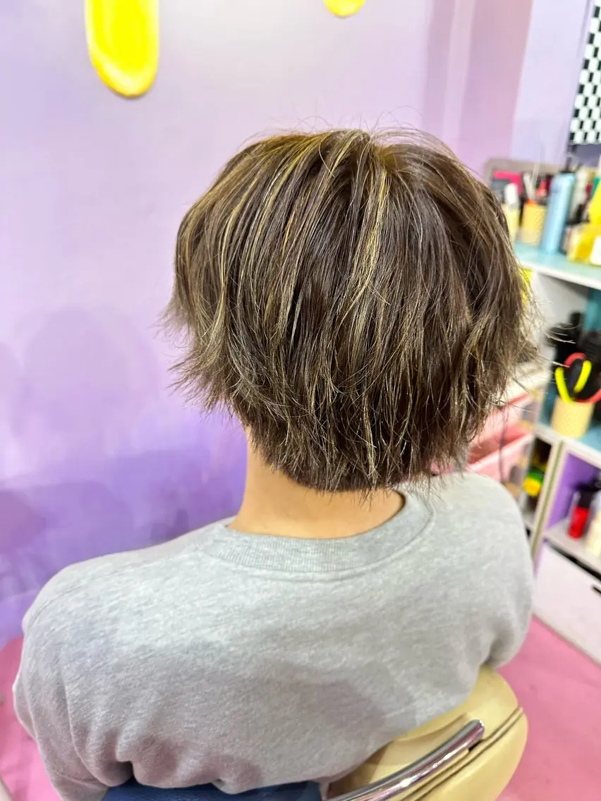 ショート ハイライト ♮やっしー♮ 🌈派手髪🌈のヘアスタイル