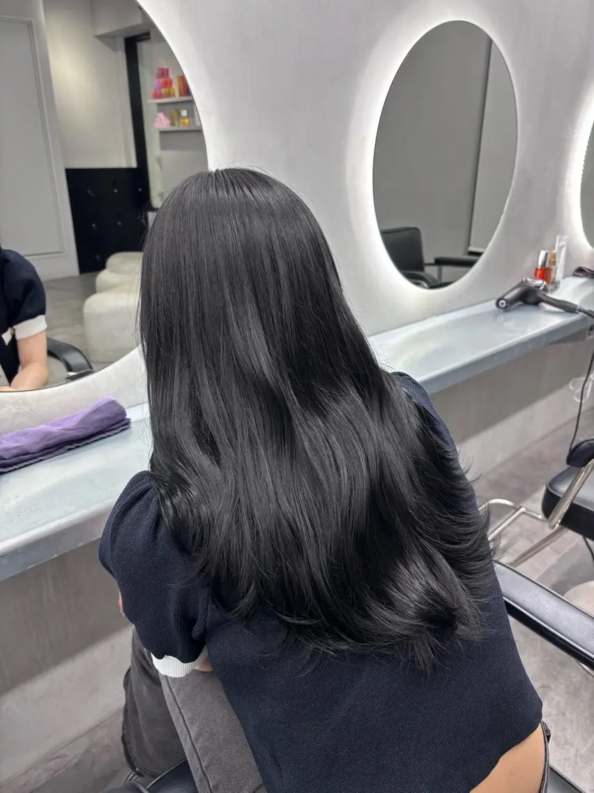 カラー 黒髪 ブルーカラー ブルーブラック ヘアカラー トリートメント ヘッドスパ ヘアセット 透明感/グレージュ/ ベージュ/るな🪽のヘアスタイル
