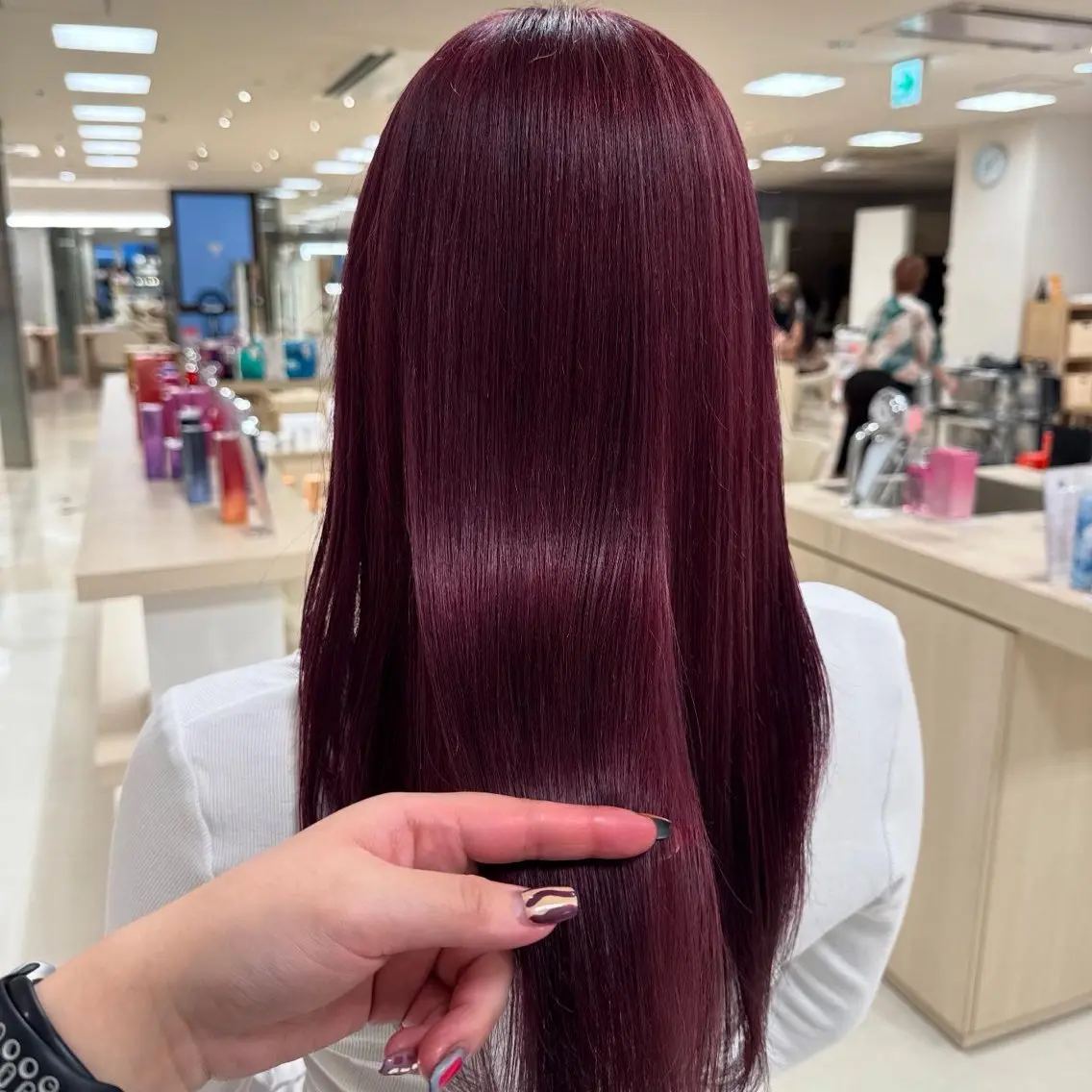 ロング ヘアカラー 岡田 和馬のヘアスタイル