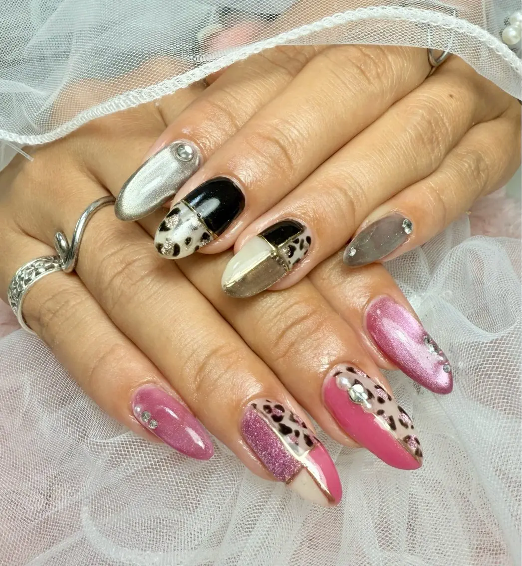 ネイル アニマル柄 アートネイル チークネイル 氷ネイル・うるうるネイル キラキラネイル Mai’s nailのネイルデザイン