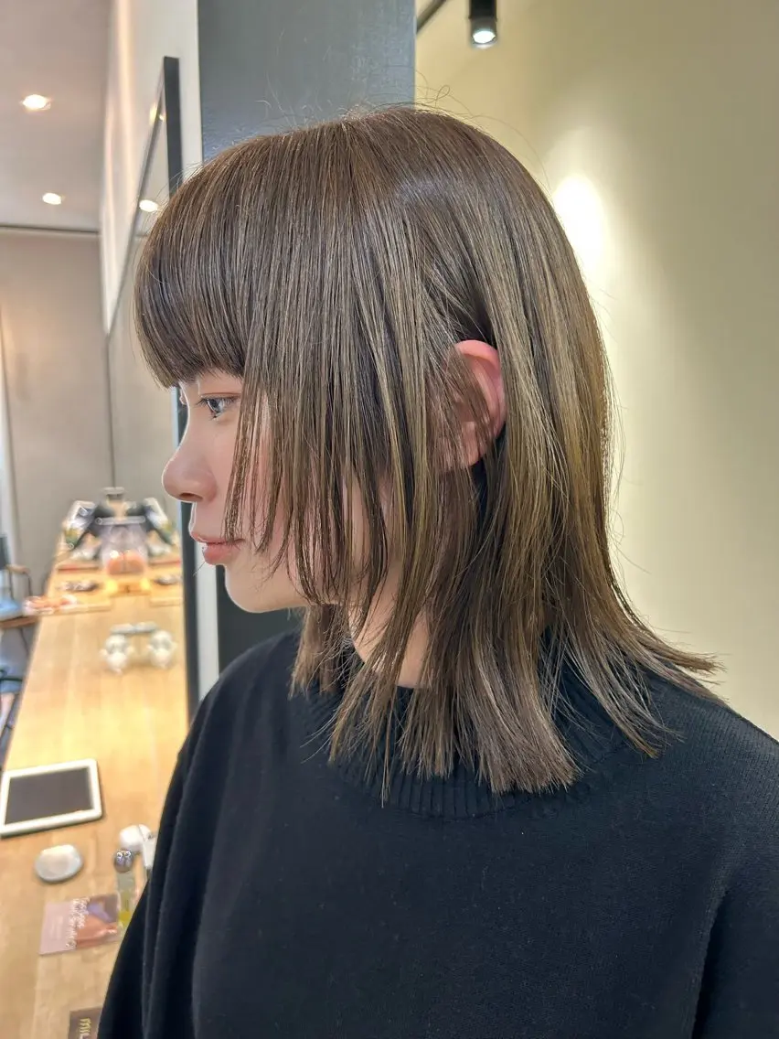 ロング カラー ベージュカラー オリーブベージュ 顔まわりレイヤー レイヤーカット hubhair レイヤー/透明感のヘアスタイル