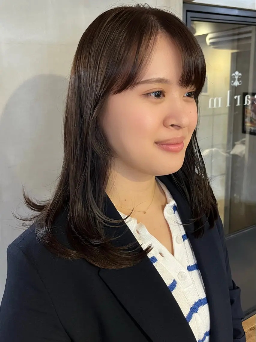 ミディアム カラー ミディアムレイヤー ブラウンカラー オリーブブラウン レイヤーカット カット ヘアカラー ボブ/顔周りレイヤー carlm:上川美幸のヘアスタイル