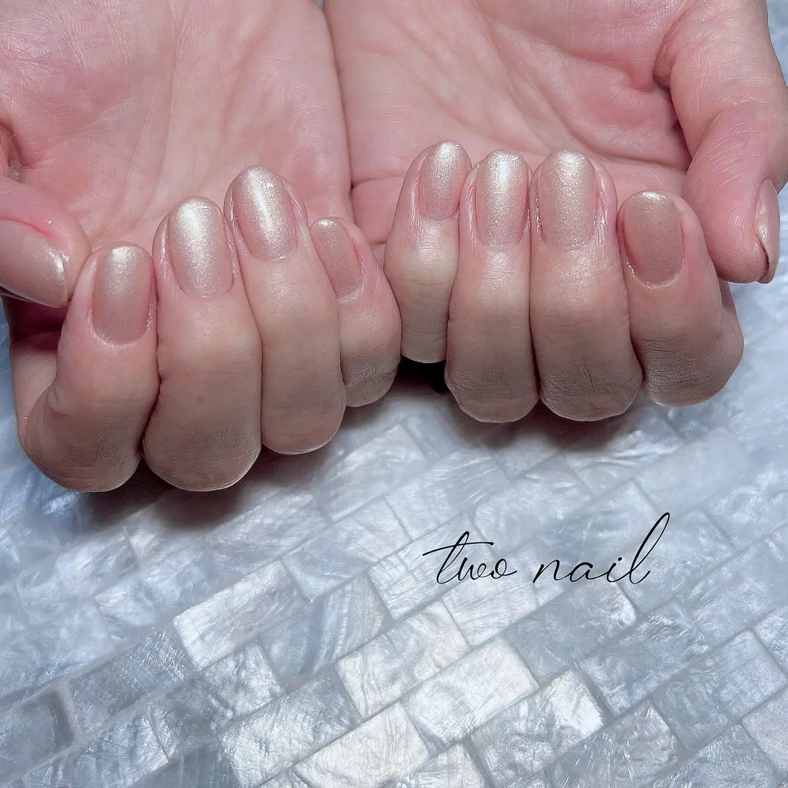ネイル キラキラネイル ネイルチップ ホワイト ハンドネイル two nailのネイルデザイン
