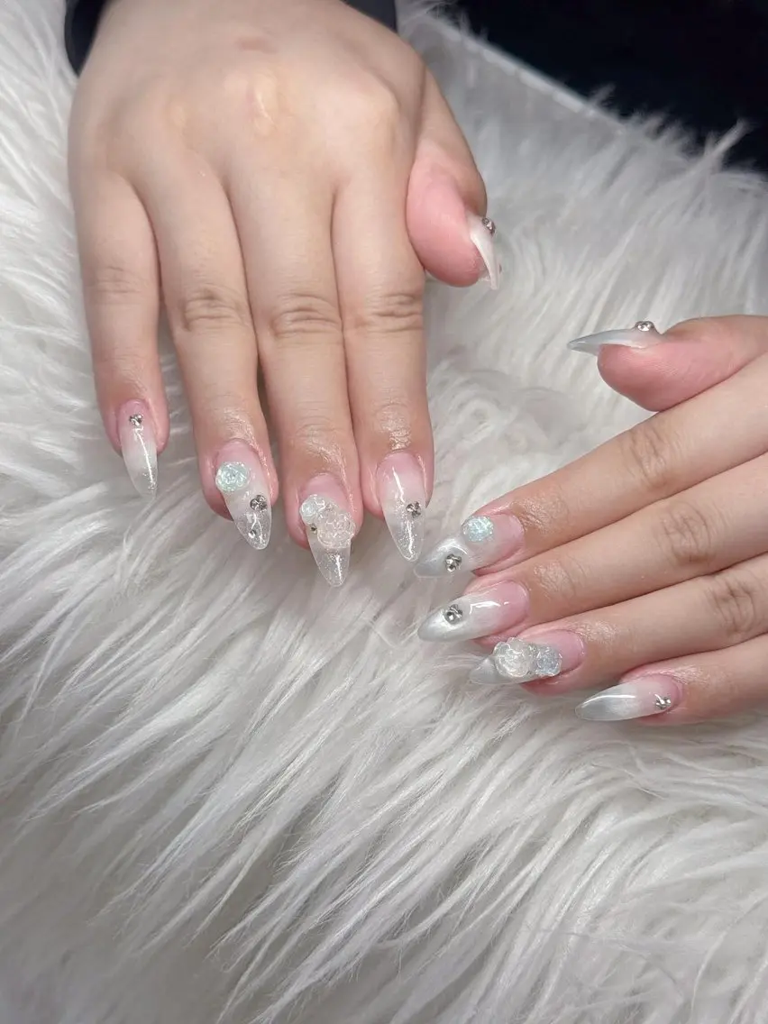 ネイル 長さ出し グラデーション 卒業式 キラキラネイル マグネットネイル Lee Nailsのネイルデザイン