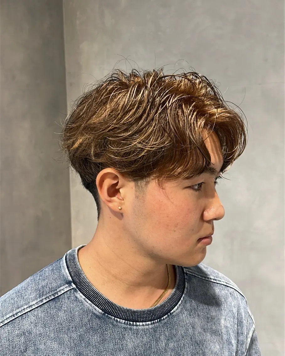 カラー パーマ メンズ フェザーパーマ メンズハイライト カルマパーマ メンズパーマ ハイライトカラー 優斗/パーマ/ フェード/ストリートのヘアスタイル
