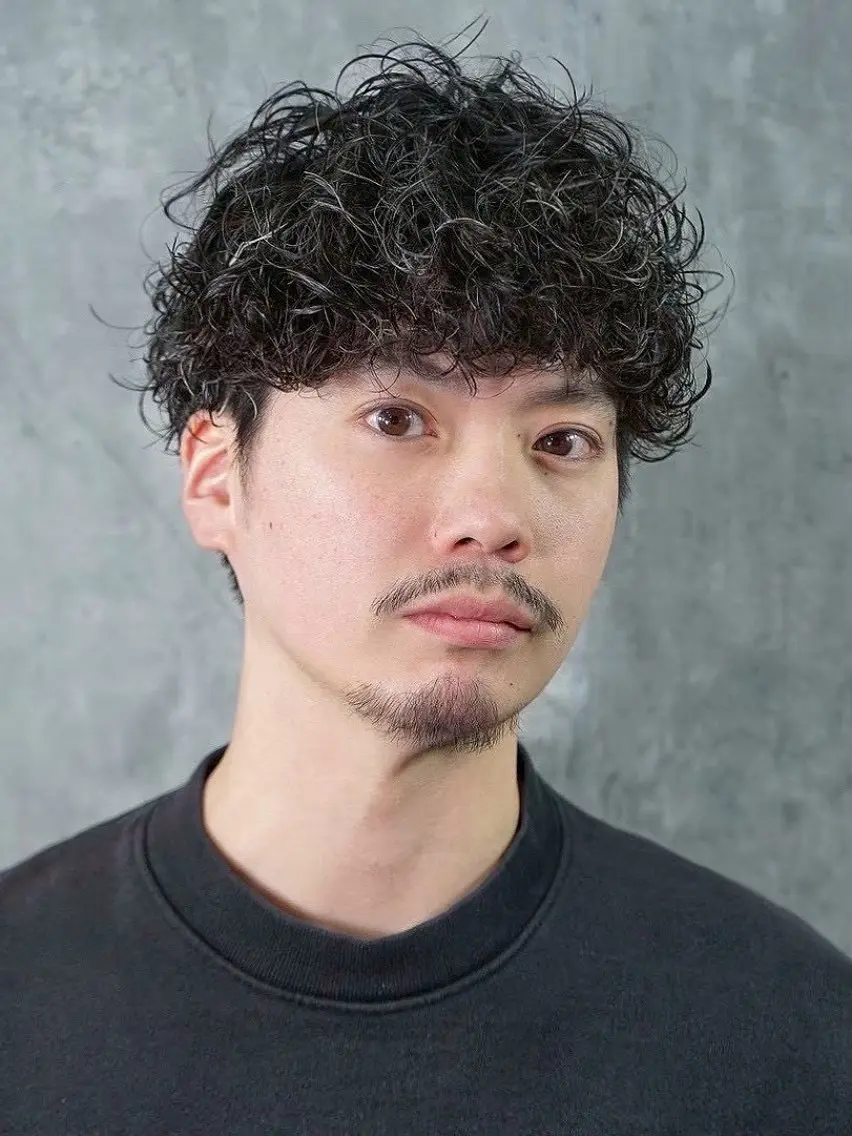 ミディアム 高崎 健司のヘアスタイル