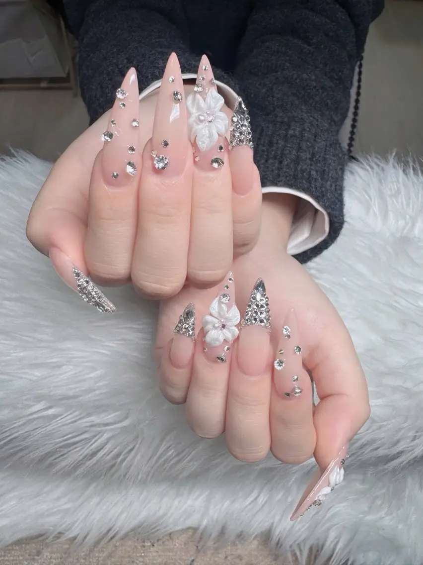ネイル フレンチネイル ジェルネイル ガラスフレンチ ハロウィン ハート ハンドネイル H.baby Nail Salonのネイルデザイン