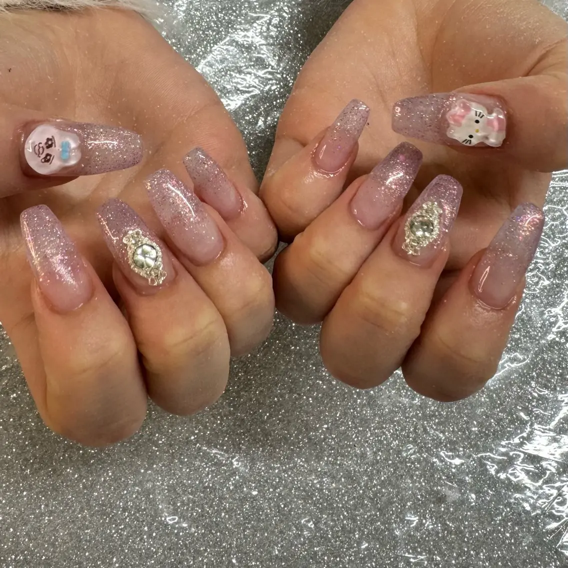 ネイル VIERU 🌈🎀💖のネイルデザイン