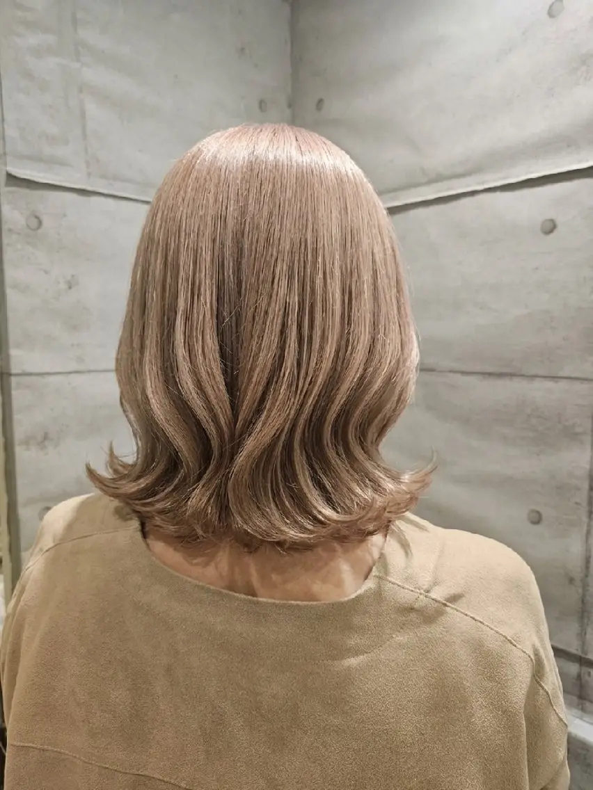 カラー ベージュカラー ミルクティーベージュ ピンクカラー ヘアカラー ハイトーンカラー✂ tommyのヘアスタイル