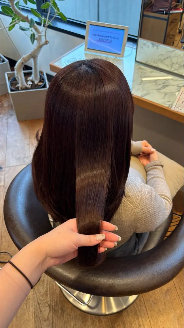 セミロング カラー ヘアカラー 佐藤 帆桃のヘアスタイル